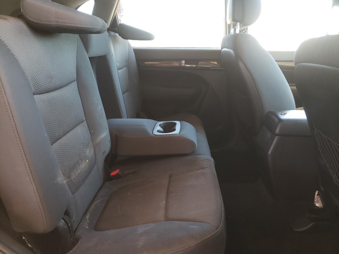 Photo 6 from auction – 2013 KIA SORENTO LX with VIN 5XYKTDA63DG355898