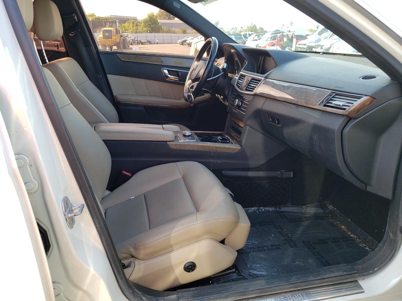 Photo 5 from auction – 2011 MERCEDES-BENZ E 350 with VIN WDDHF5GB5BA436710