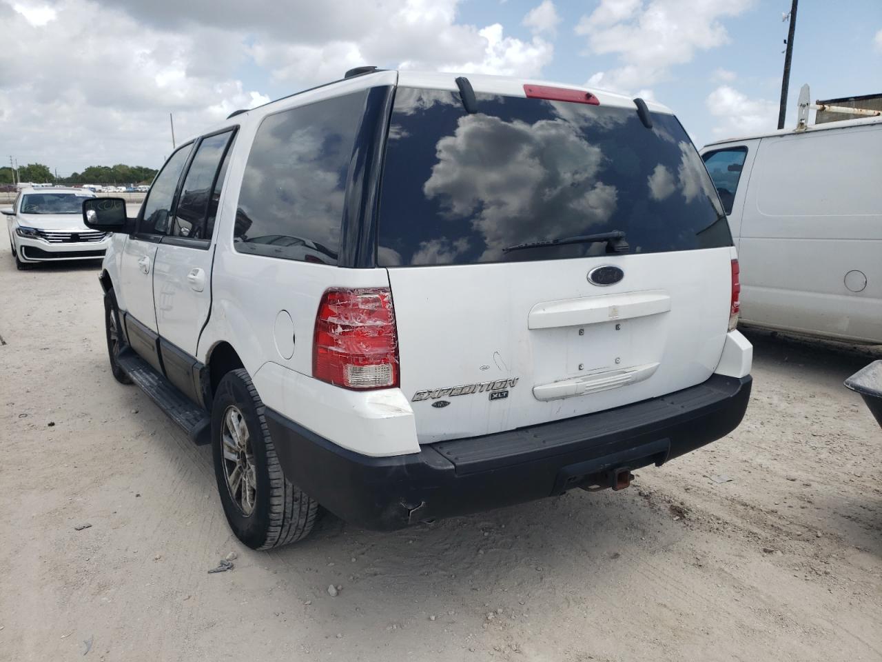 Photo 3 from auction – 2003 FORD EXPEDITION with VIN 1FMRU15W43LB53980