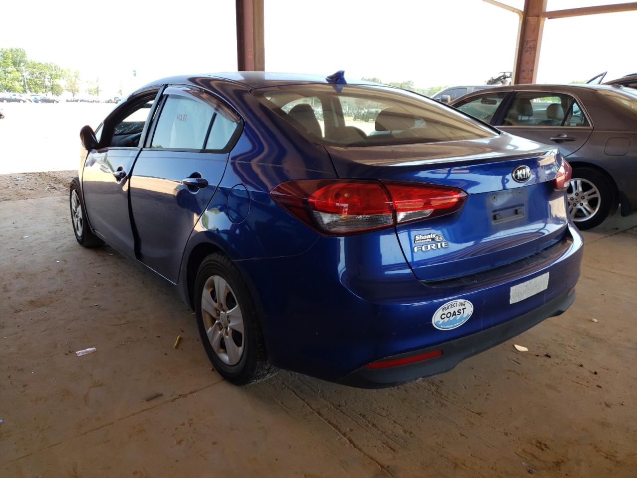 Photo 3 from auction – 2017 KIA FORTE LX with VIN 3KPFK4A72HE099608
