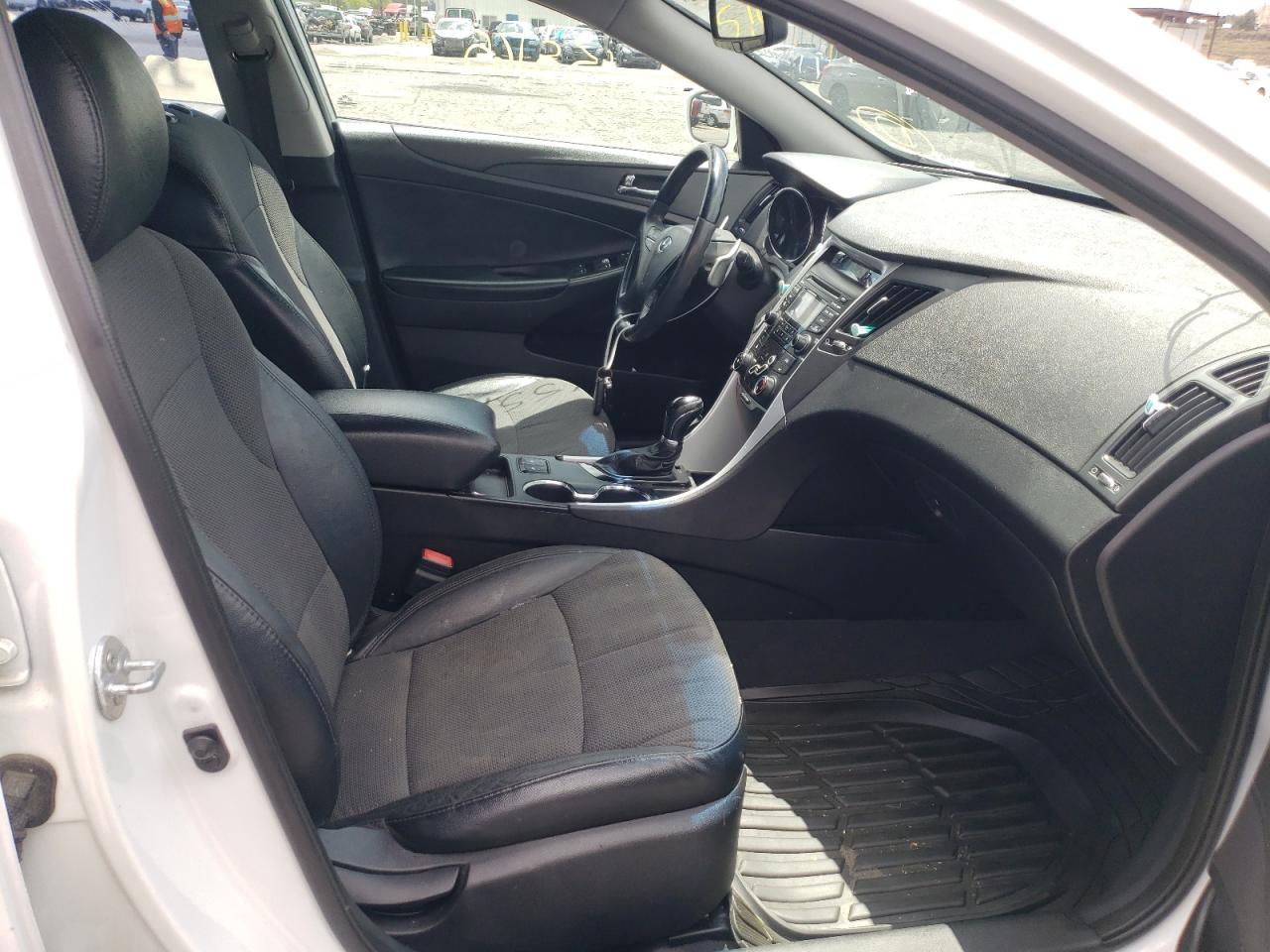 Photo 5 from auction – 2013 HYUNDAI SONATA SE with VIN 5NPEC4AC4DH701288