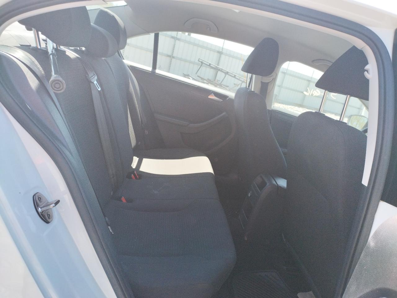 Photo 6 from auction – 2015 VOLKSWAGEN JETTA with VIN 3VW2K7AJ7FM296138