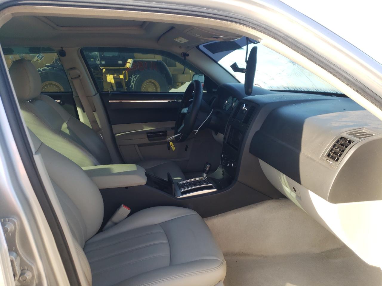 Photo 5 from auction – 2006 CHRYSLER 300C with VIN 2C3KA63H66H114118