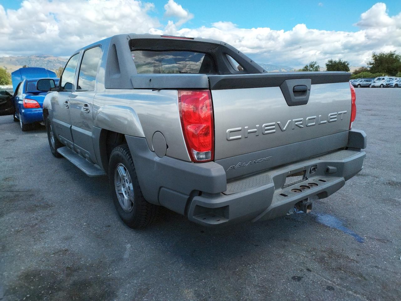 Photo 3 from auction – 2002 CHEVROLET AVALANCHE with VIN 3GNEC13T12G116757