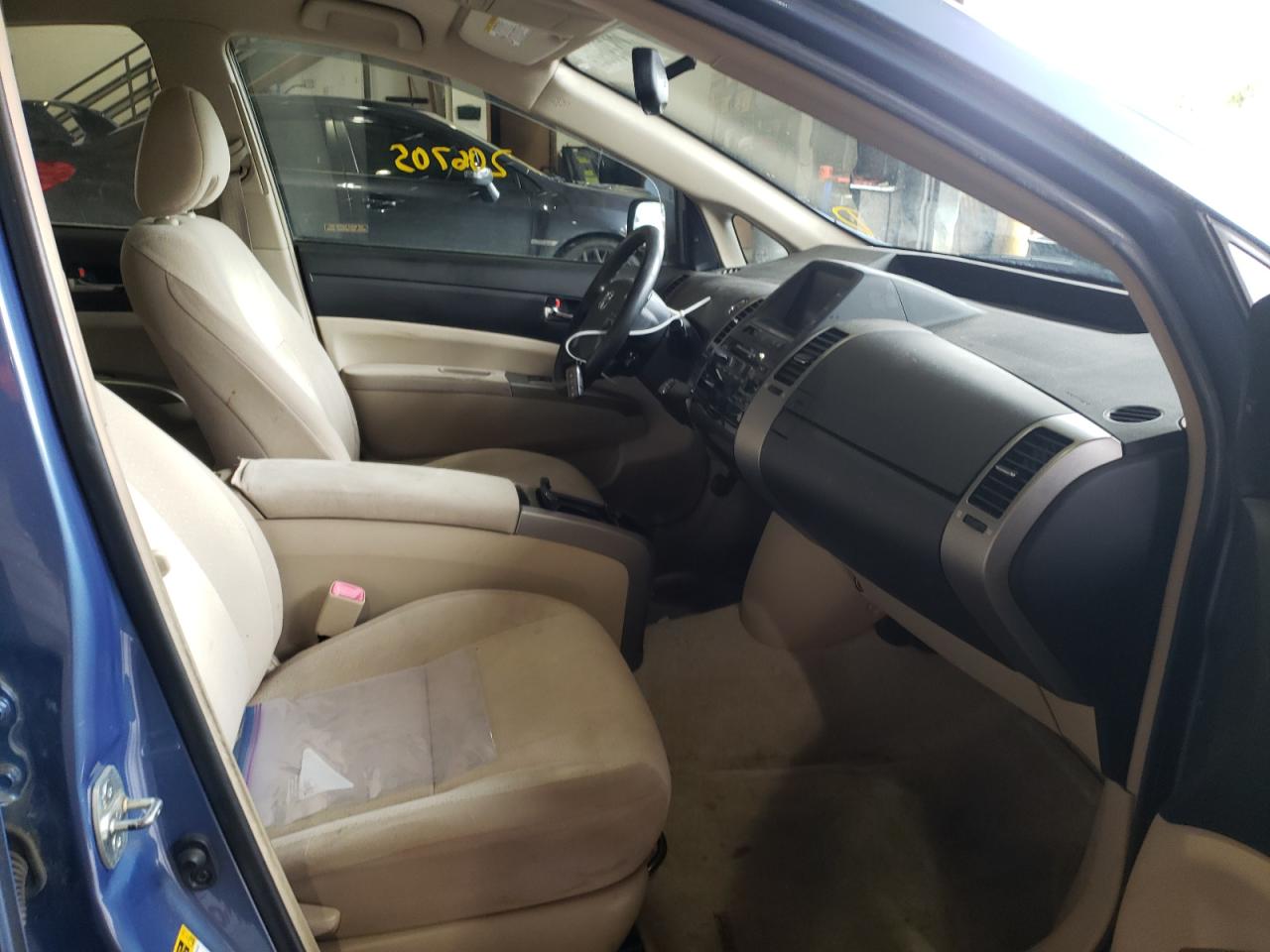 Photo 5 from auction – 2005 TOYOTA PRIUS with VIN JTDKB20U557028702