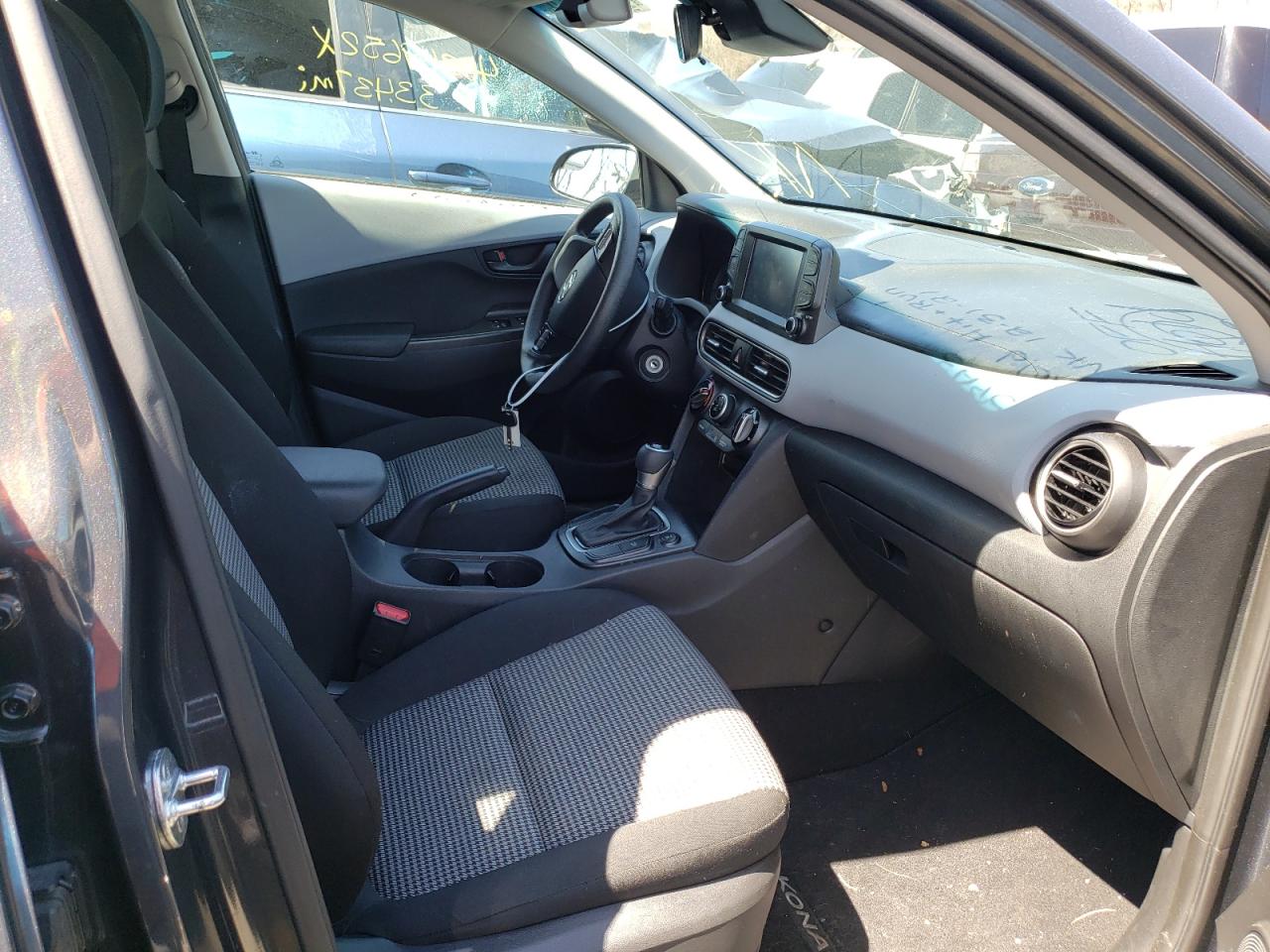 Photo 5 from auction – 2020 HYUNDAI KONA SE with VIN KM8K1CAA0LU415083