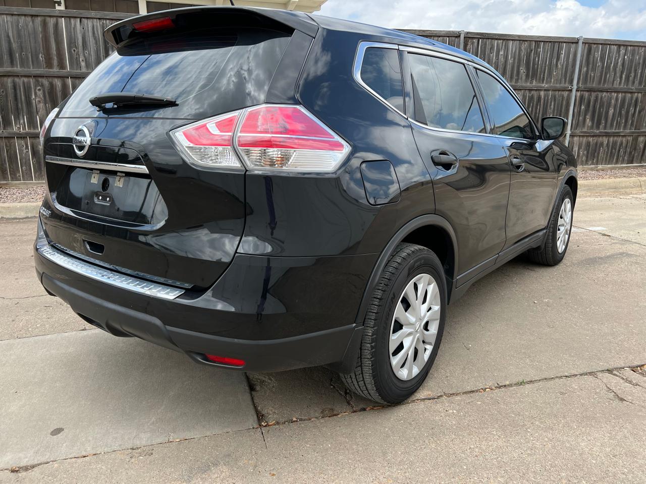 Photo 4 from auction – 2016 NISSAN ROGUE S with VIN KNMAT2MT1GP594322