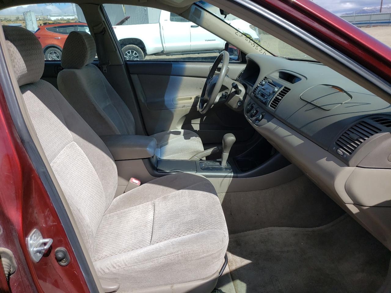 Photo 5 from auction – 2004 TOYOTA CAMRY LE with VIN 4T1BE32K74U286823