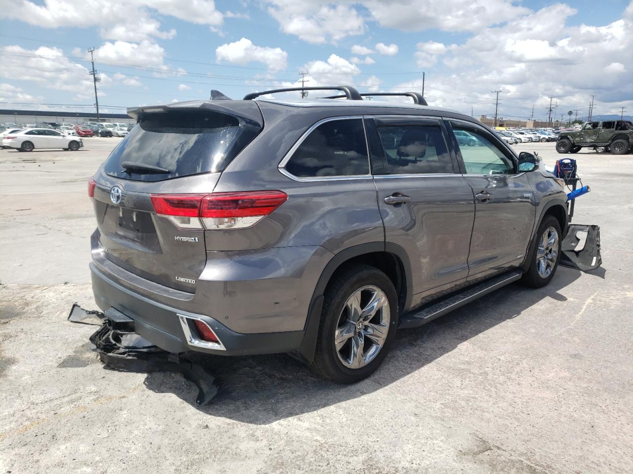 Photo 4 from auction – 2019 TOYOTA HIGHLANDER with VIN 5TDDGRFH6KS053705