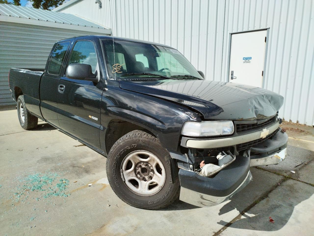 CHEVROLET SILVERADO 2000 with VIN 1GCEC19V1YE327488 - Photo from auction