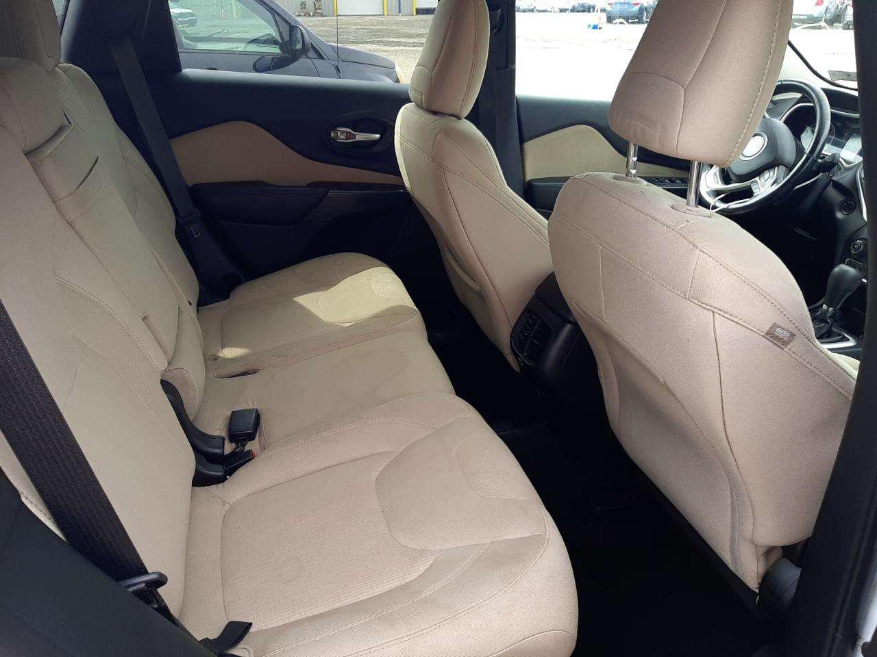 Photo 6 from auction – 2015 JEEP CHEROKEE L with VIN 1C4PJMCB1FW674776