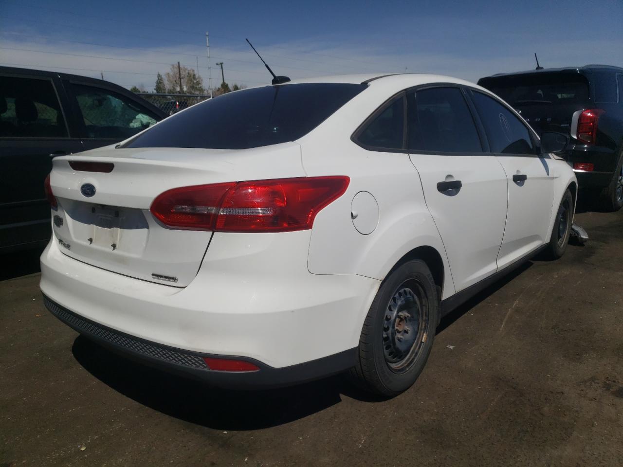 Photo 4 from auction – 2016 FORD FOCUS S with VIN 1FADP3E27GL203037
