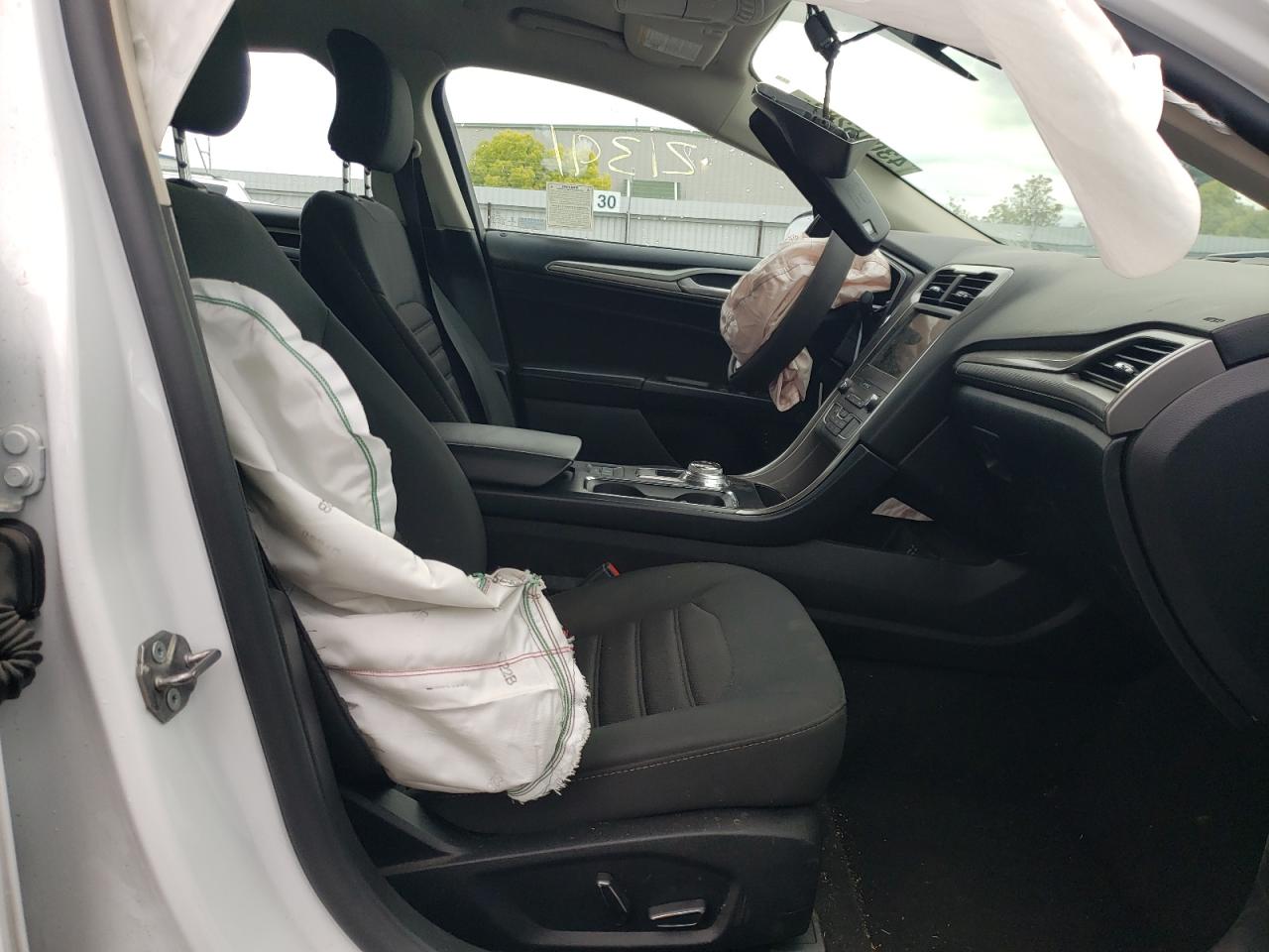 Photo 5 from auction – 2019 FORD FUSION SE with VIN 3FA6P0LU9KR177398