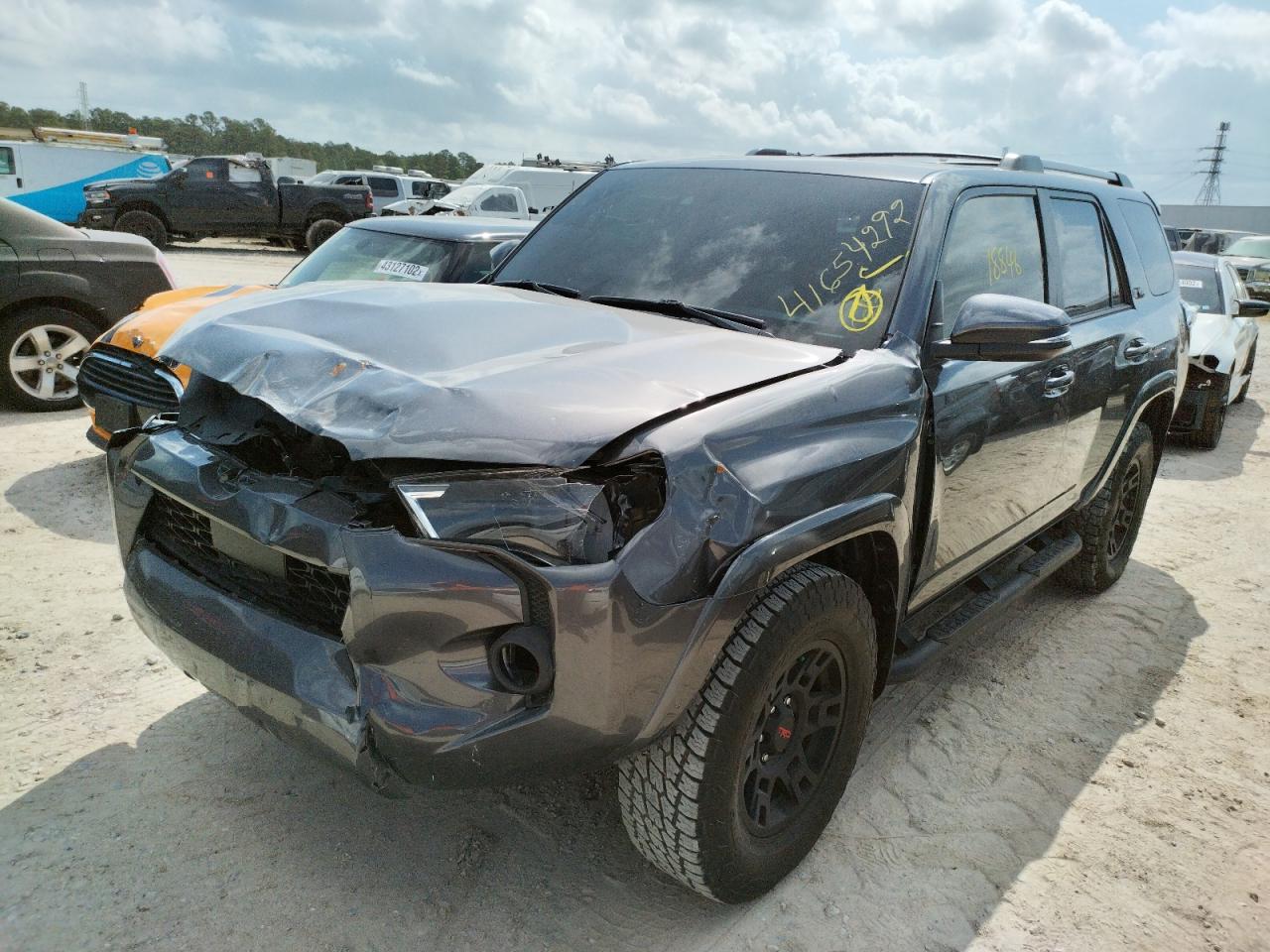 Photo 2 from auction – 2021 TOYOTA 4RUNNER SR with VIN JTEFU5JRXM5240654