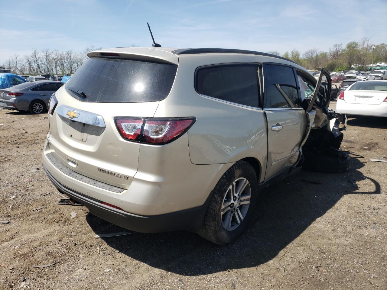 Photo 4 from auction – 2015 CHEVROLET TRAVERSE L with VIN 1GNKVGKD6FJ164365