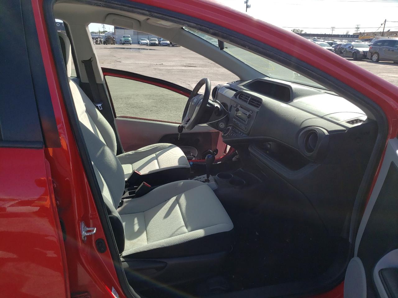 Photo 5 from auction – 2013 TOYOTA PRIUS C with VIN JTDKDTB30D1535657