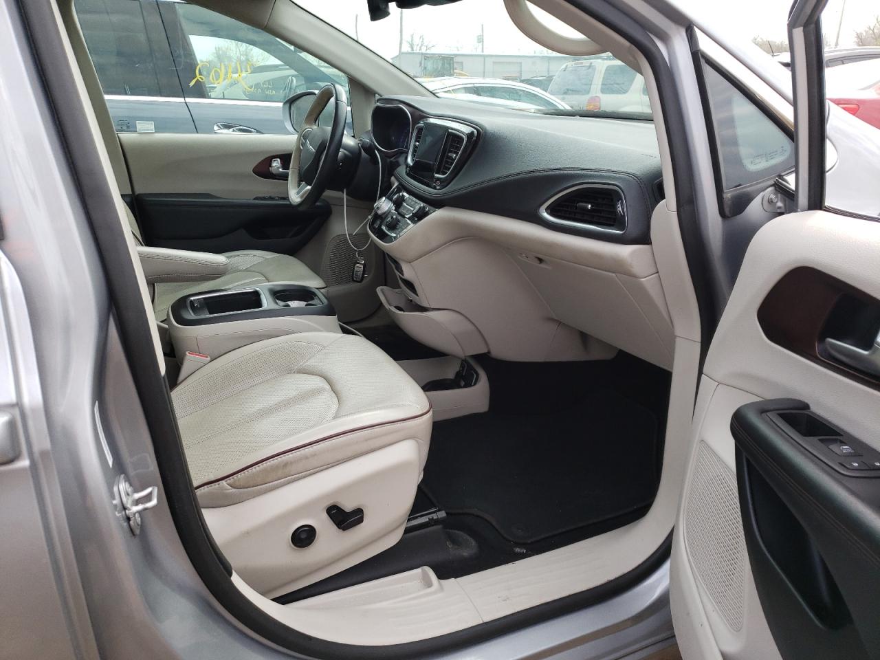 Photo 5 from auction – 2020 CHRYSLER PACIFICA L with VIN 2C4RC1GG5LR209218