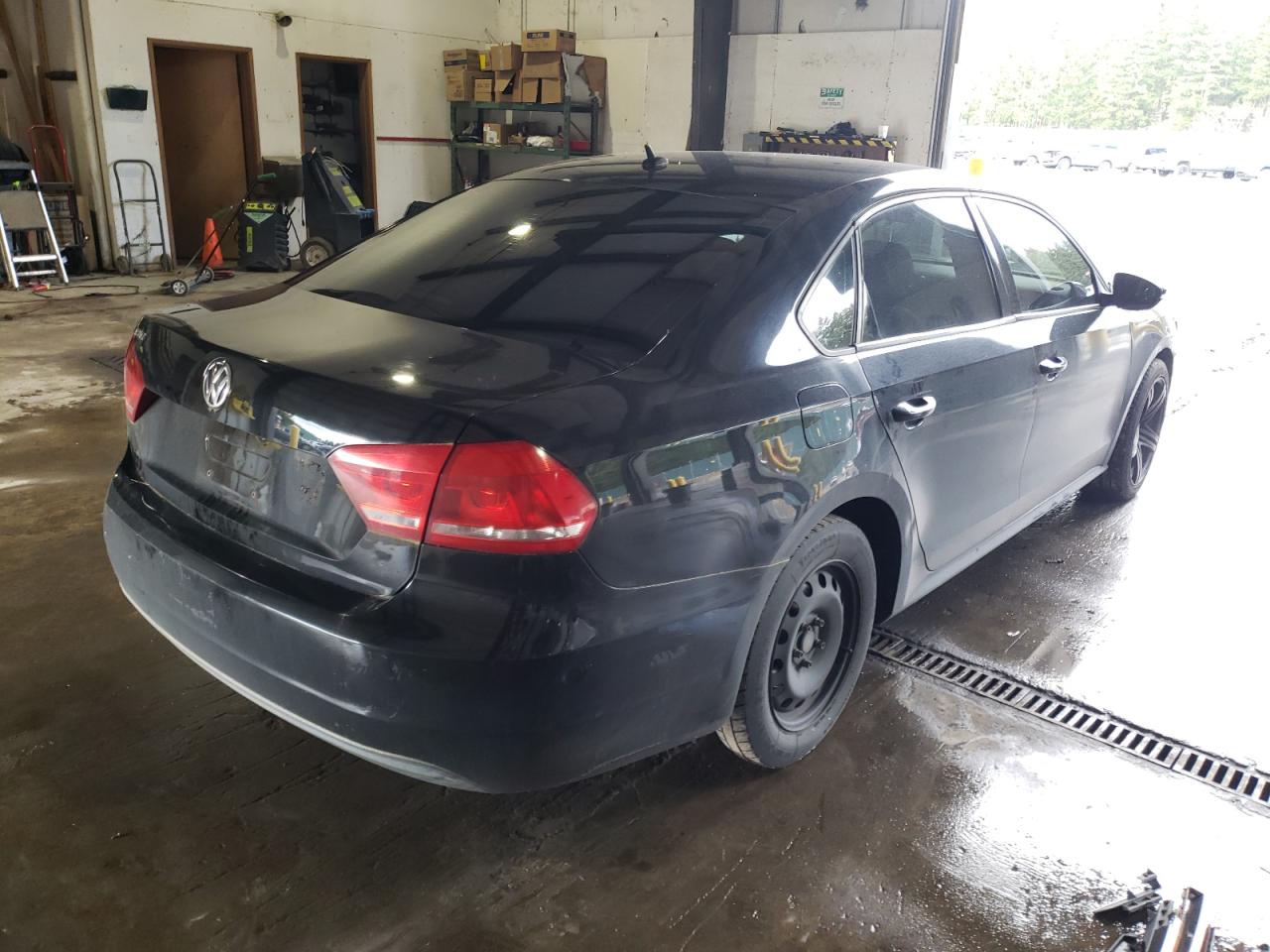 Photo 4 from auction – 2012 VOLKSWAGEN PASSAT S with VIN 1VWAP7A36CC051133