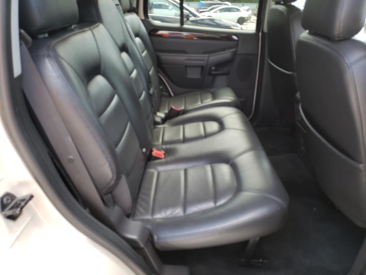 Photo 6 from auction – 2005 FORD EXPLORER L with VIN 1FMZU65W25ZA37013