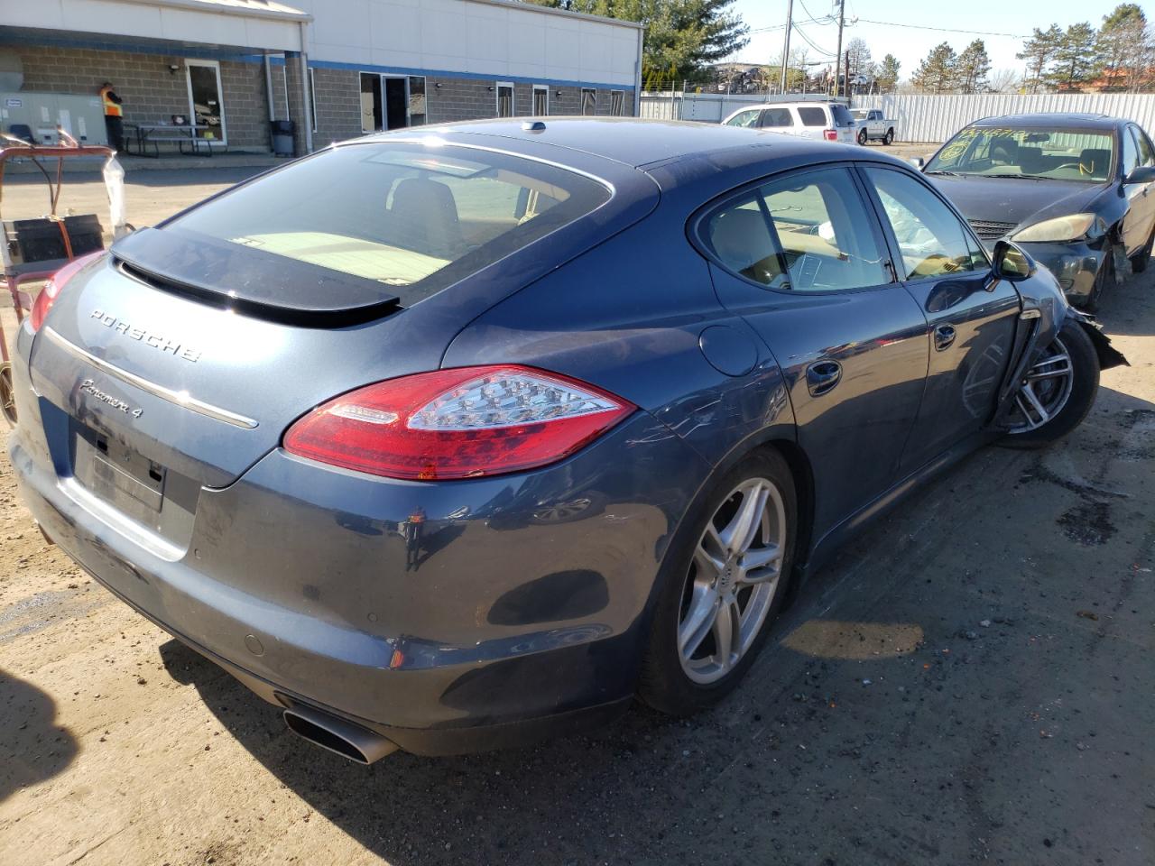 Photo 4 from auction – 2011 PORSCHE PANAMERA 2 with VIN WP0AA2A77BL010292