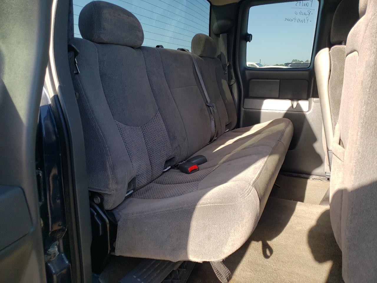 Photo 6 from auction – 2006 CHEVROLET SILVERADO with VIN 1GCEC19ZX6Z116394