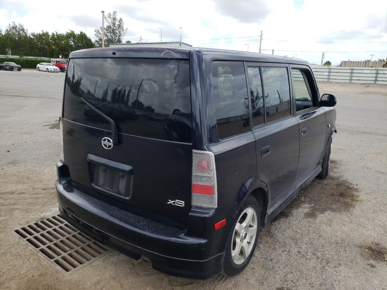 Photo 4 from auction – 2005 TOYOTA SCION XB with VIN JTLKT324350183004