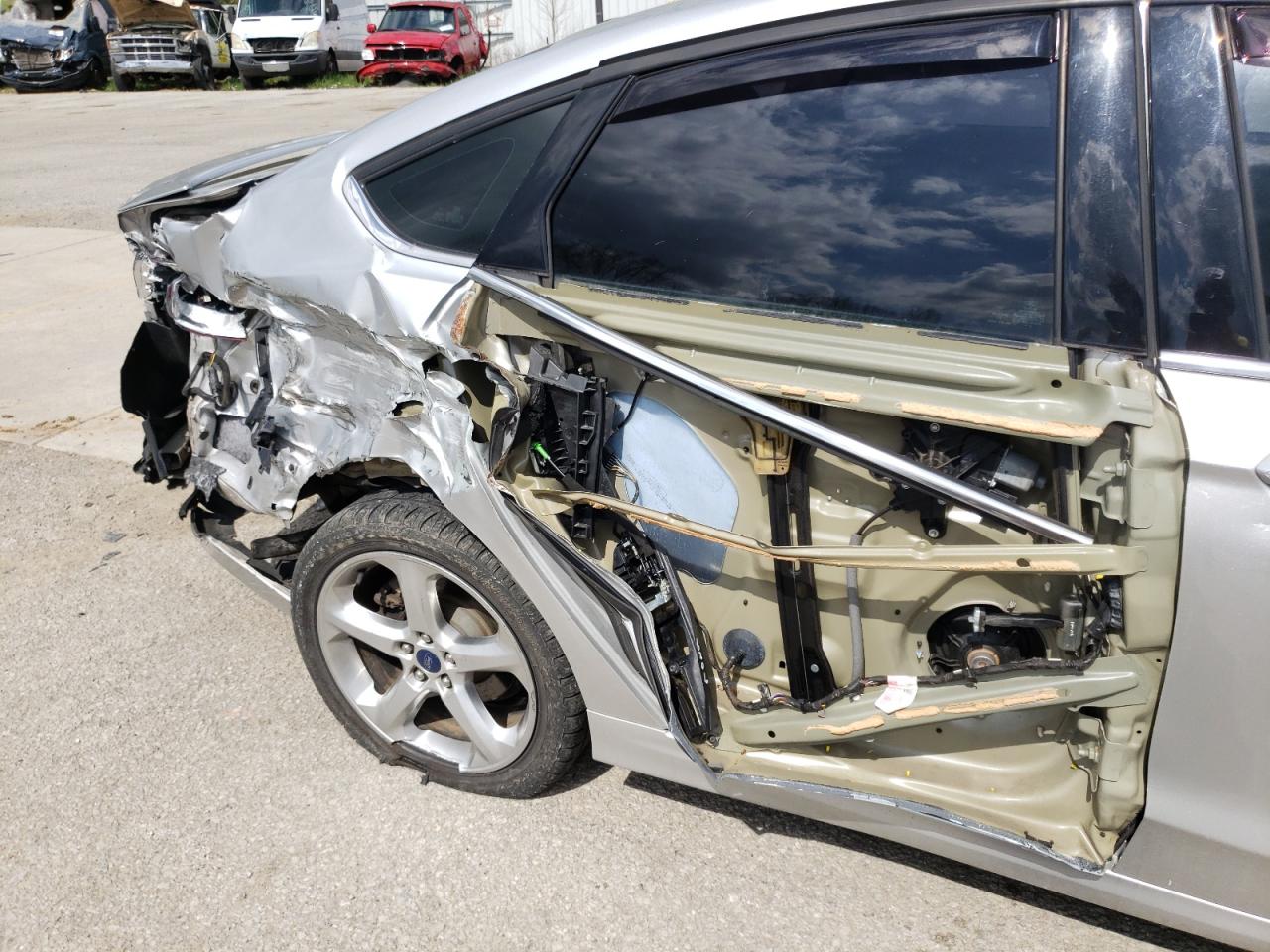 Photo 9 from auction – 2015 FORD FUSION SE with VIN 3FA6P0H97FR267563