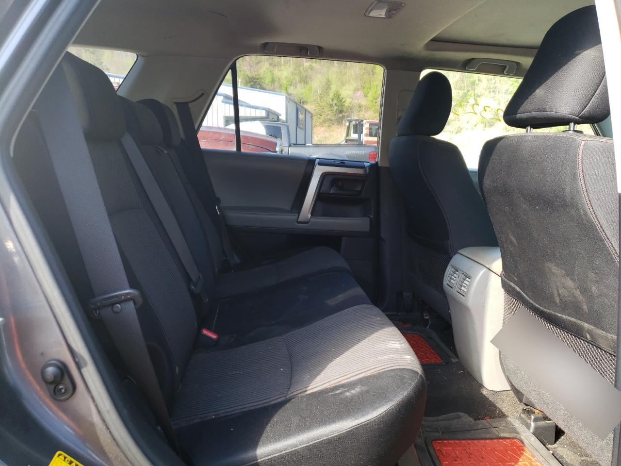 Photo 6 from auction – 2010 TOYOTA 4RUNNER SR with VIN JTEBU5JR8A5007690