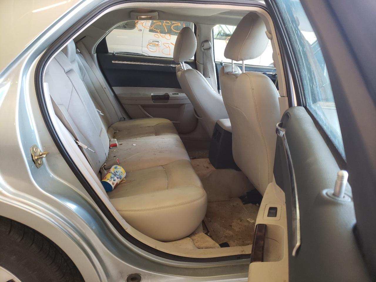 Photo 6 from auction – 2005 CHRYSLER 300 with VIN 2C3JA63H75H651476