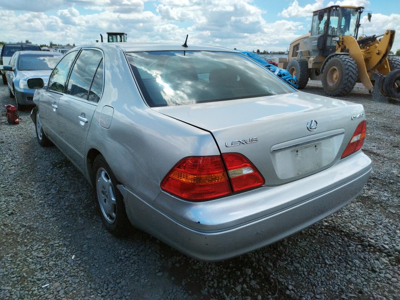 Photo 3 from auction – 2002 LEXUS LS 430 with VIN JTHBN30F120076263