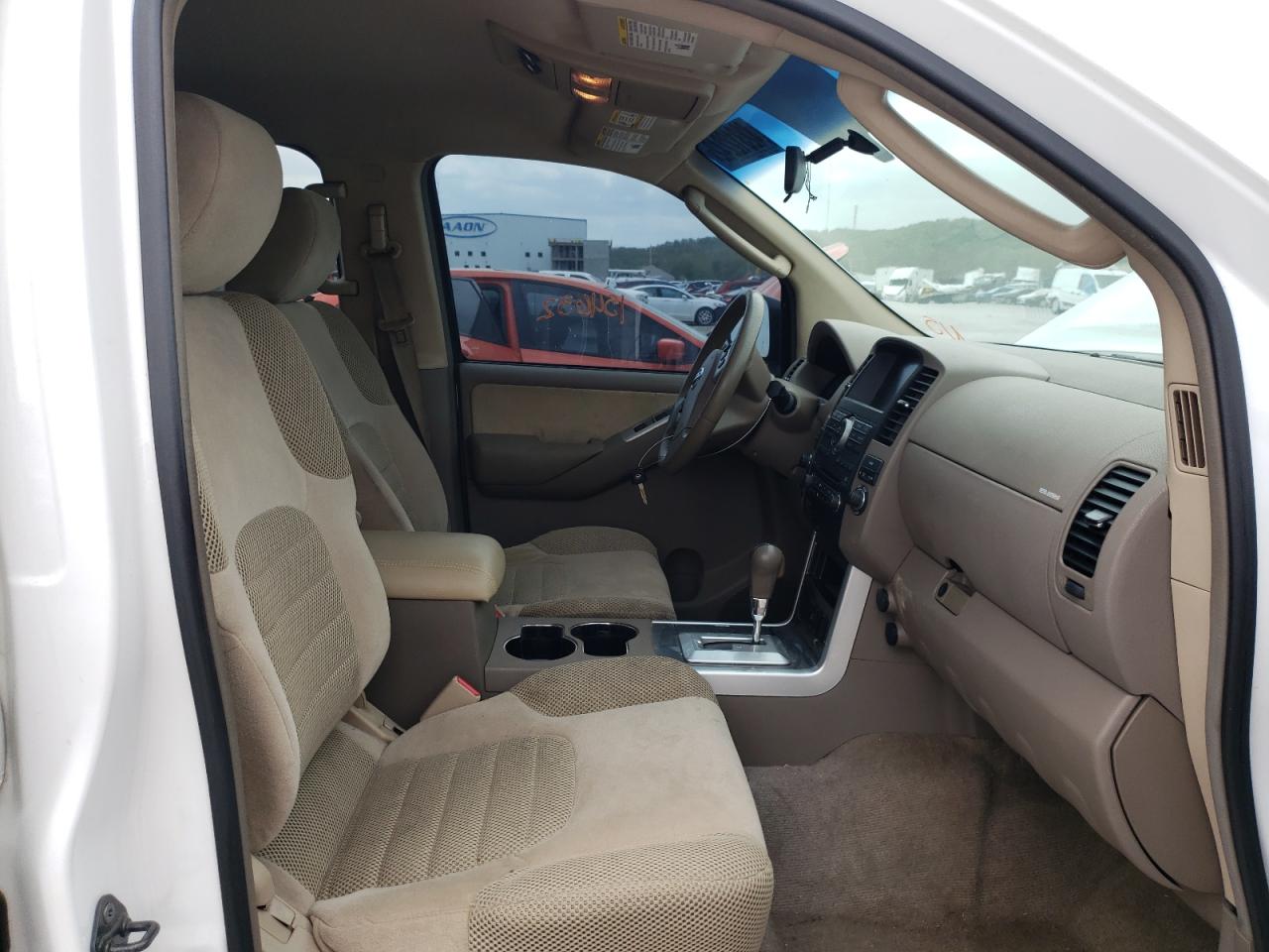 Photo 5 from auction – 2010 NISSAN PATHFINDER with VIN 5N1AR1NNXAC623612