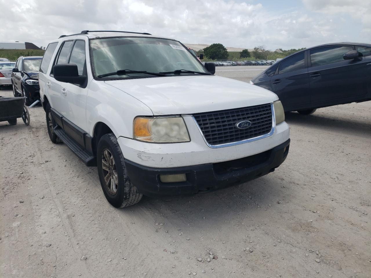FORD EXPEDITION 2003 with VIN 1FMRU15W43LB53980 - Photo from auction