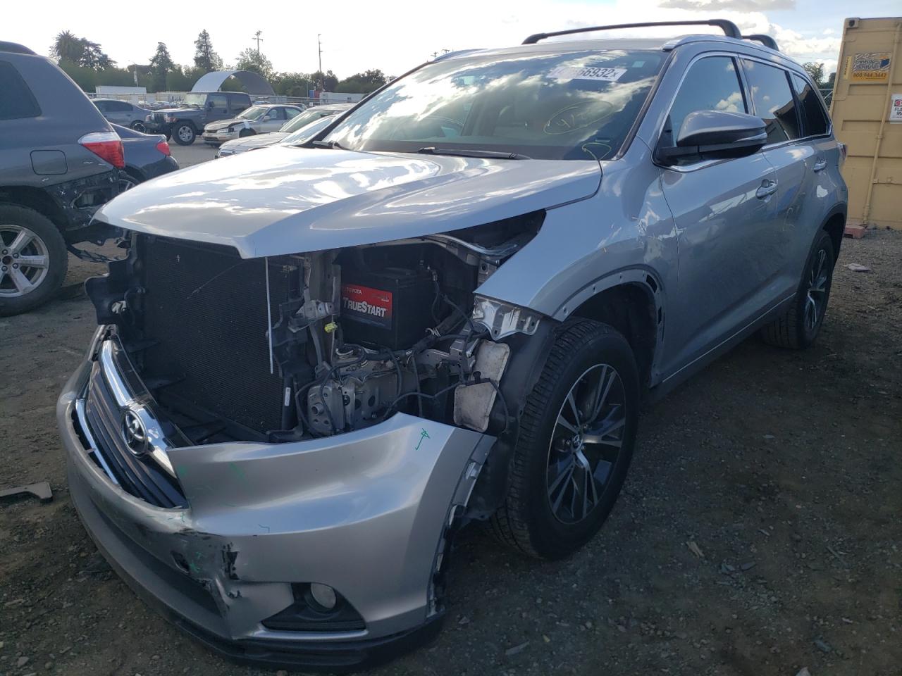 Photo 2 from auction – 2016 TOYOTA HIGHLANDER with VIN 5TDKKRFH7GS129316