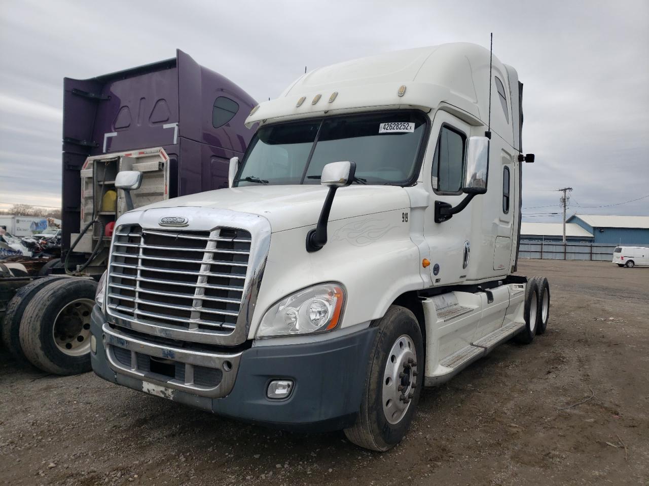 Photo 2 from auction – 2012 FREIGHTLINER CASCADIA 1 with VIN 1FUJGLDR0CSBN4593