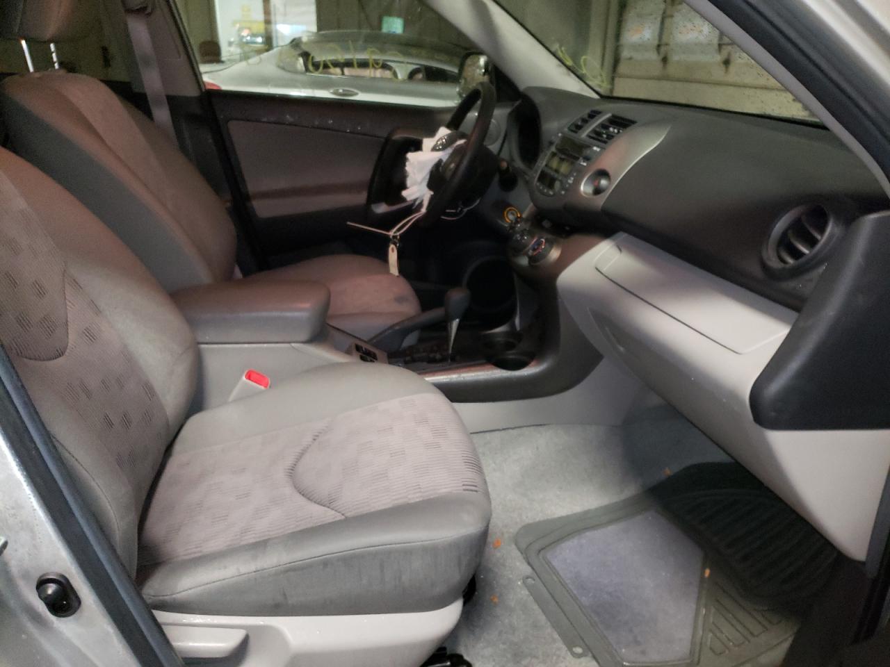 Photo 5 from auction – 2010 TOYOTA RAV4 with VIN 2T3BF4DV2AW071055
