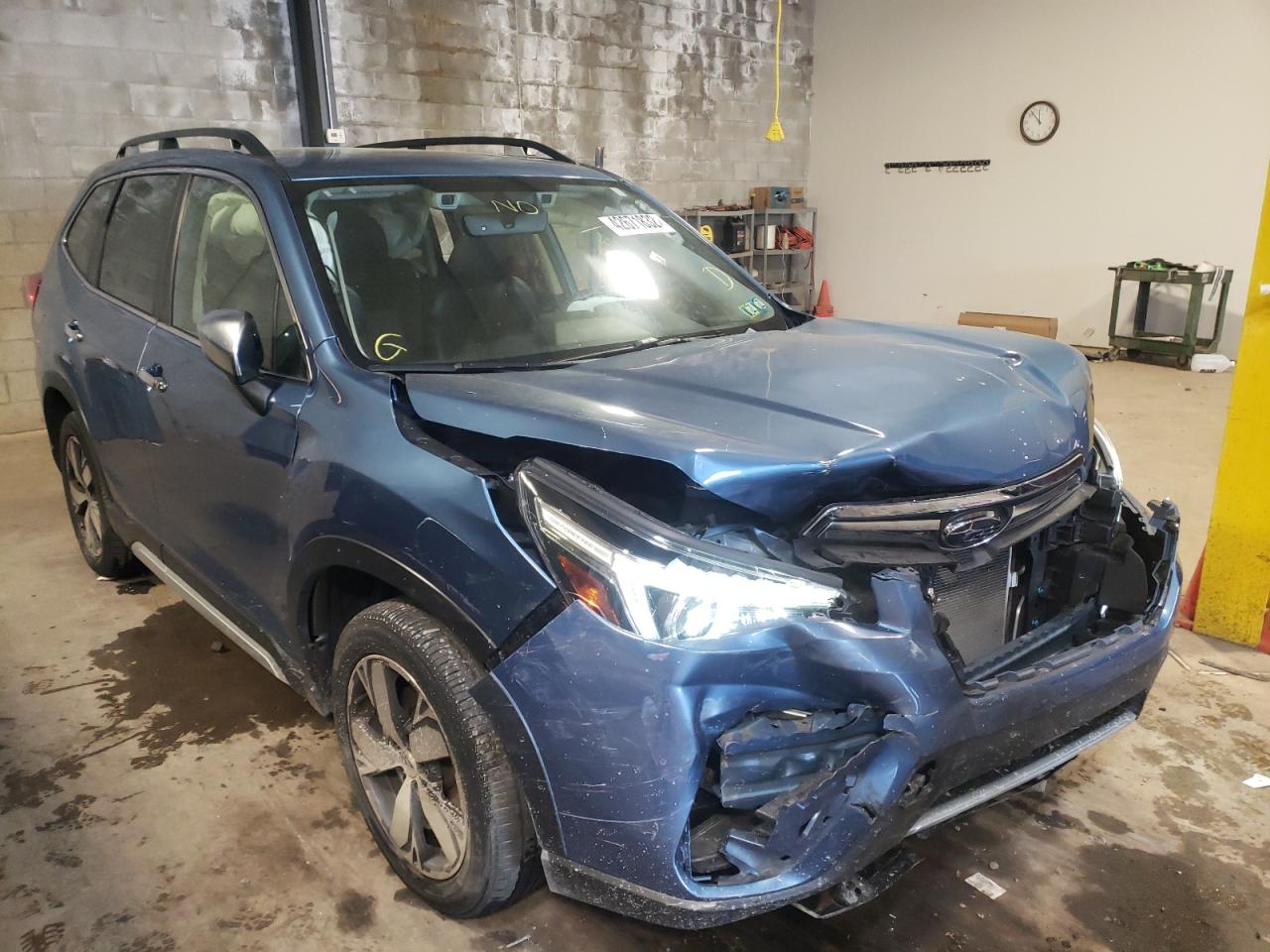 SUBARU FORESTER T 2019 with VIN JF2SKAWCXKH471928 - Photo from auction