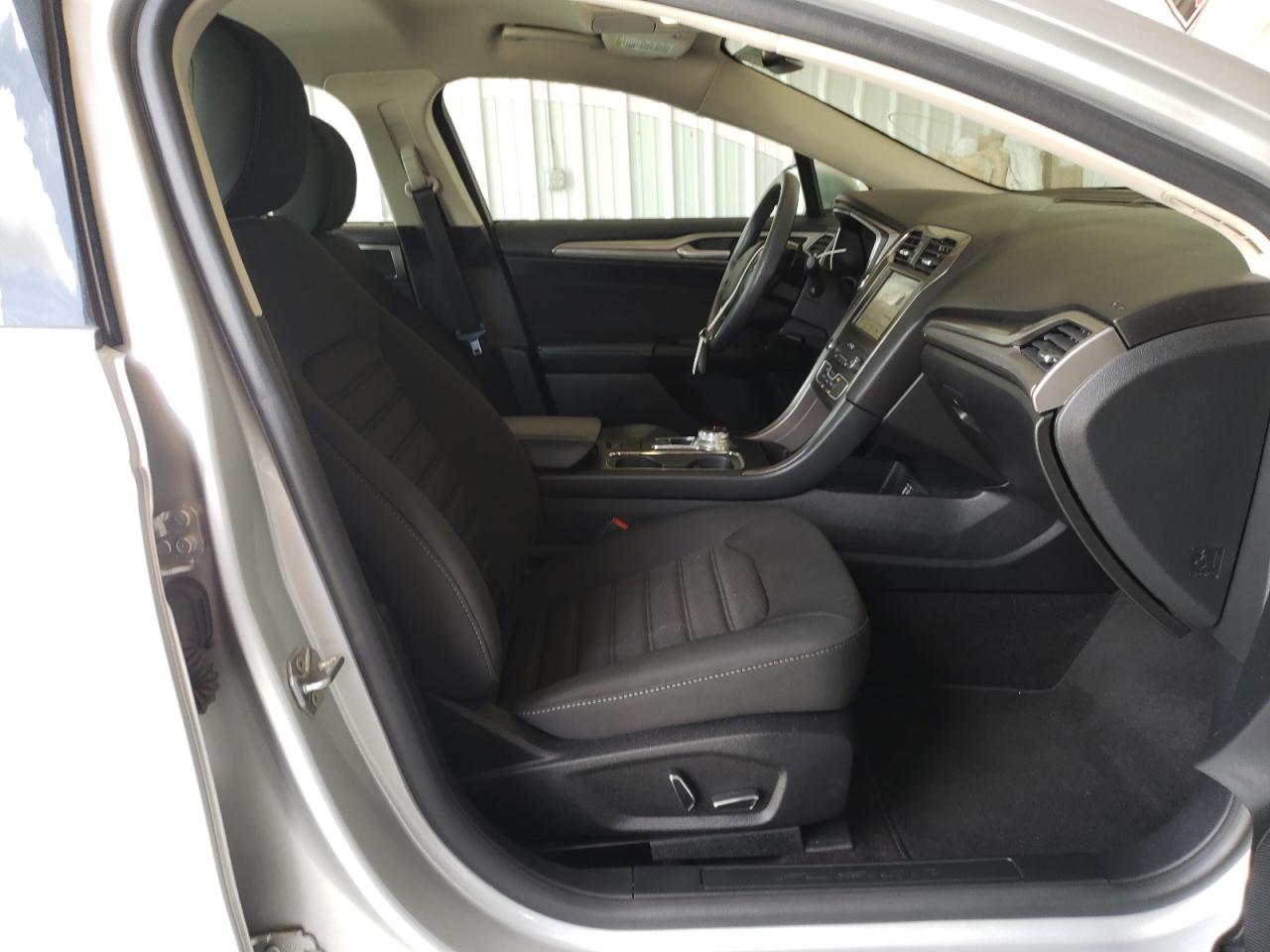 Photo 5 from auction – 2019 FORD FUSION SE with VIN 3FA6P0HD2KR152142