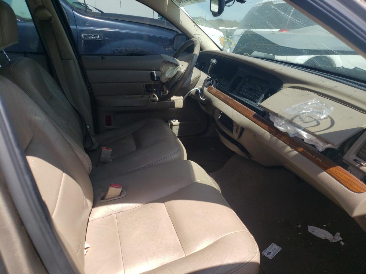 Photo 5 from auction – 2004 FORD CROWN VICT with VIN 2FAHP74W04X140049