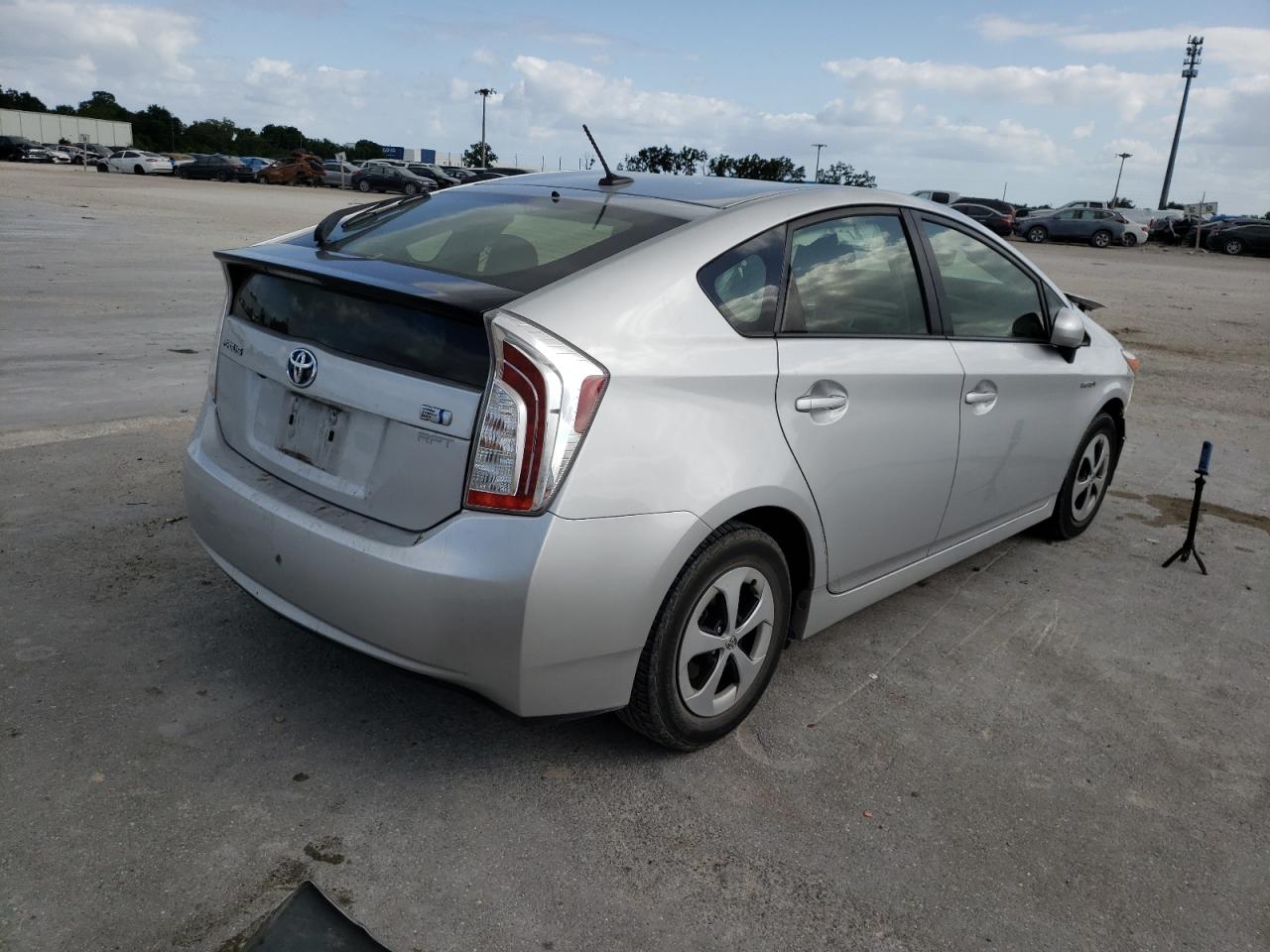 Photo 4 from auction – 2014 TOYOTA PRIUS with VIN JTDKN3DU5E1807057