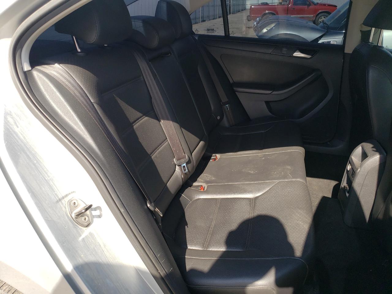 Photo 6 from auction – 2014 VOLKSWAGEN JETTA with VIN 3VWD17AJ2EM362606