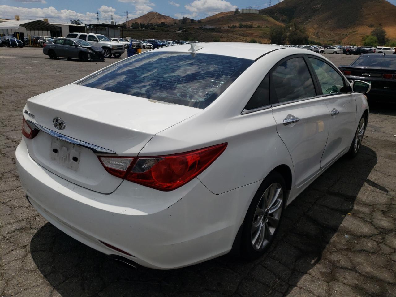 Photo 4 from auction – 2013 HYUNDAI SONATA SE with VIN 5NPEC4AC4DH701288