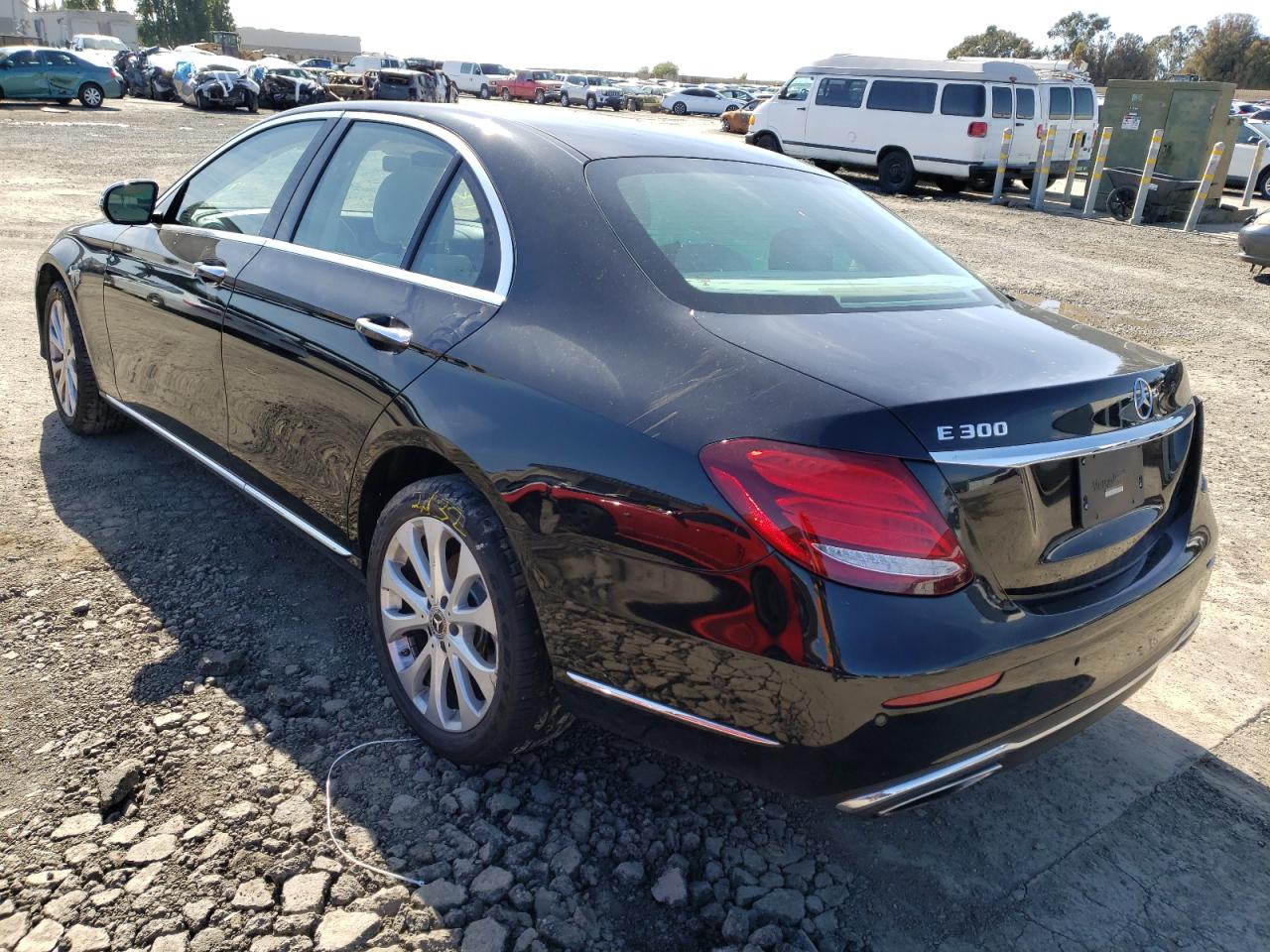 Photo 3 from auction – 2018 MERCEDES-BENZ E 300 with VIN WDDZF4JB7JA392781