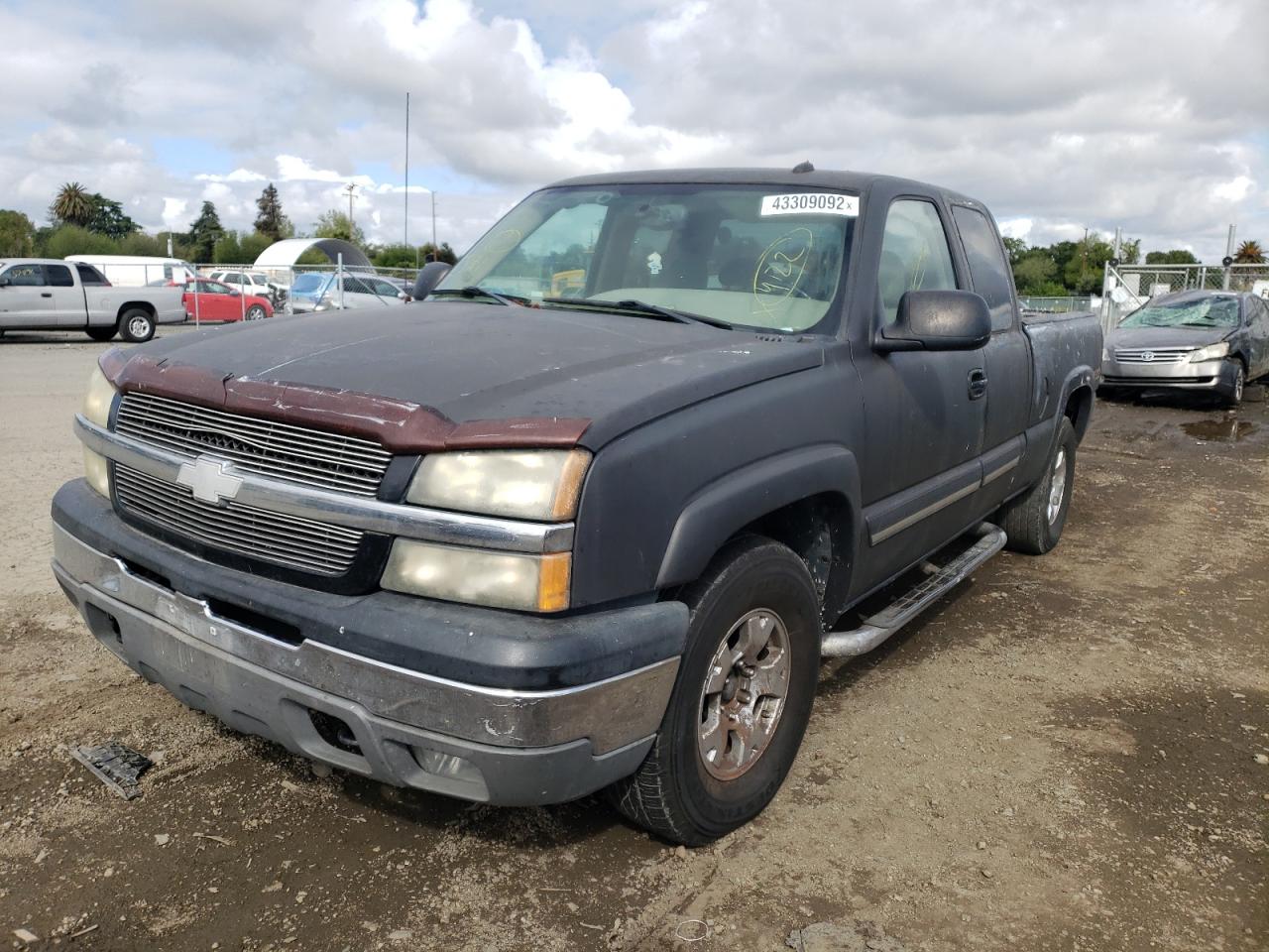 Photo 2 from auction – 2004 CHEVROLET SILVERADO with VIN 1GCEK19T74Z234835