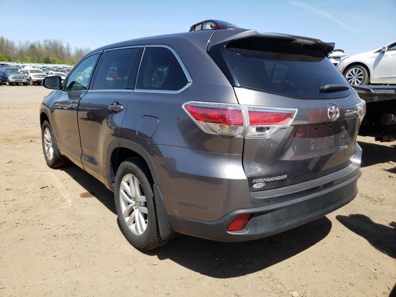 Photo 3 from auction – 2014 TOYOTA HIGHLANDER with VIN 5TDBKRFH1ES045828