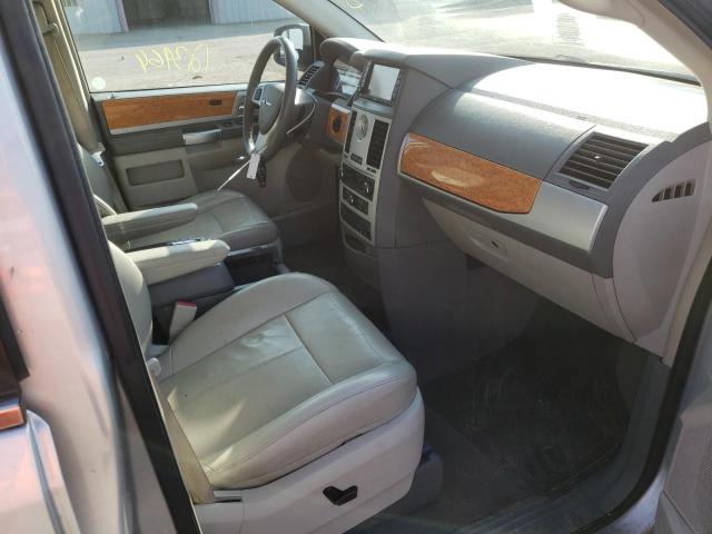 Photo 5 from auction – 2010 CHRYSLER TOWN & COU with VIN 2A4RR6DX4AR153652