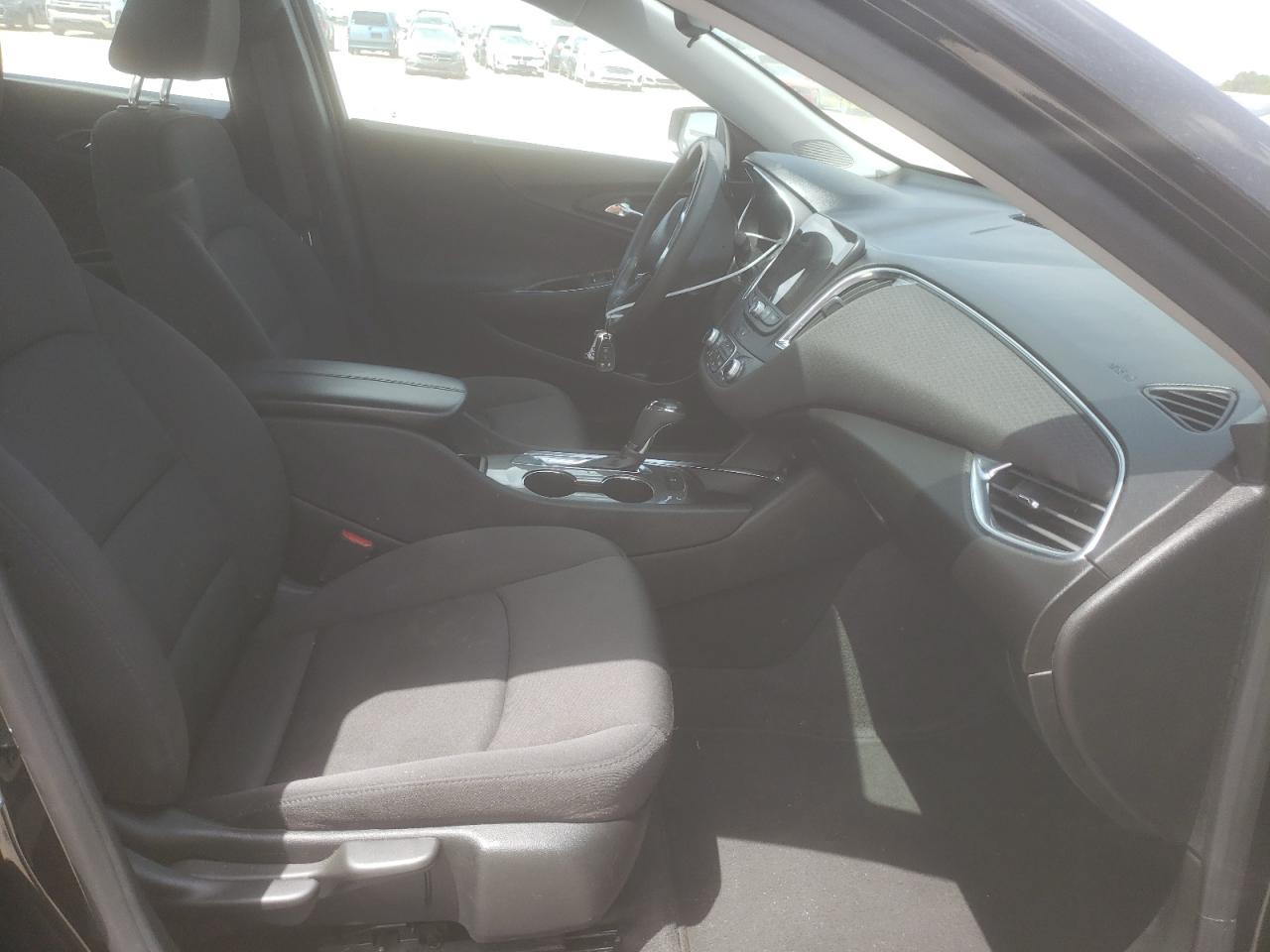 Photo 5 from auction – 2020 CHEVROLET MALIBU LT with VIN 1G1ZD5ST6LF089986
