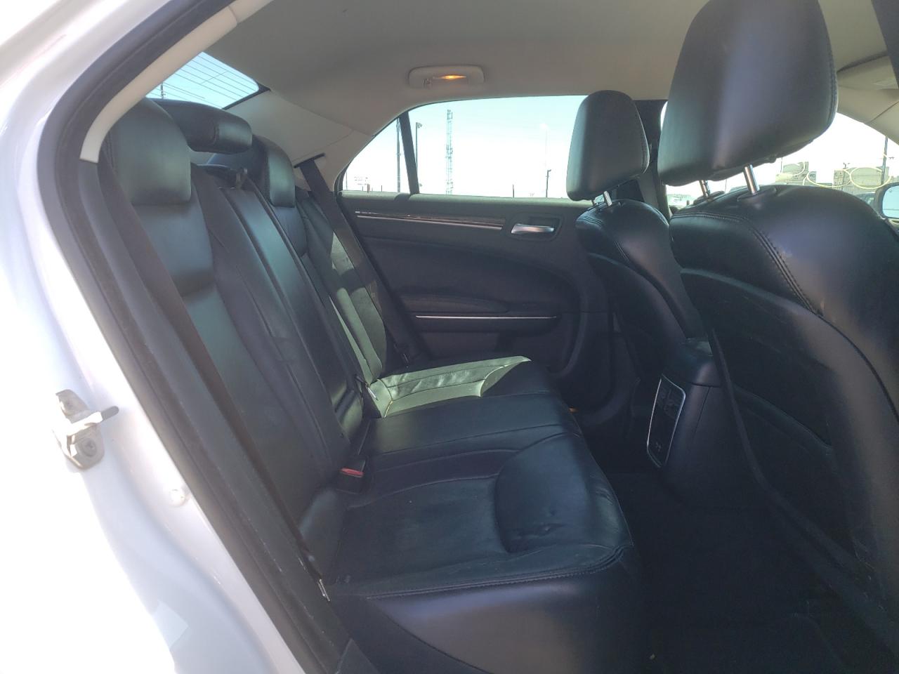 Photo 6 from auction – 2016 CHRYSLER 300 LIMITE with VIN 2C3CCAAG2GH230221