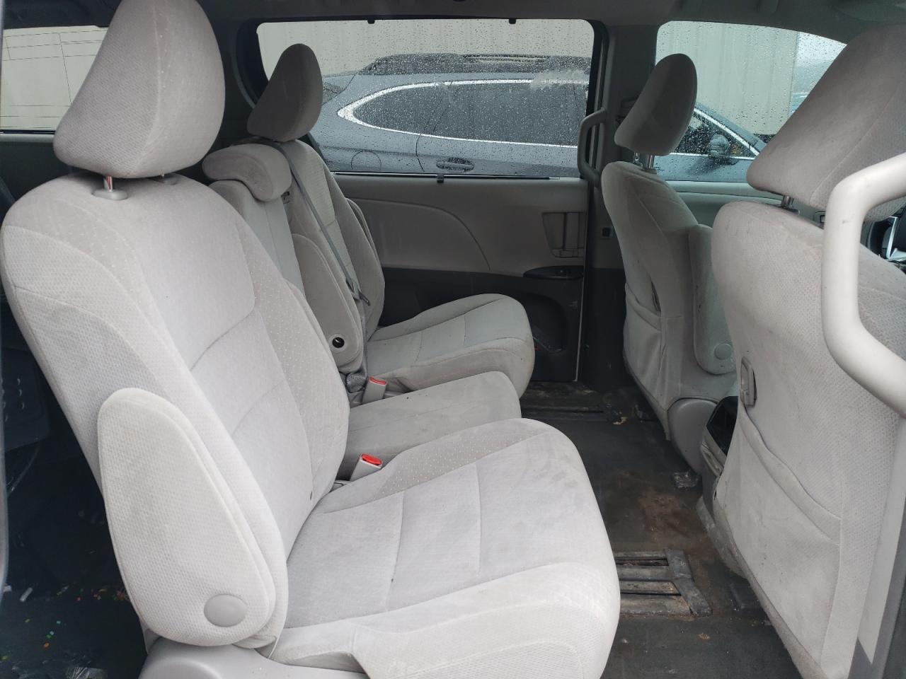 Photo 6 from auction – 2015 TOYOTA SIENNA LE with VIN 5TDKK3DC9FS598779