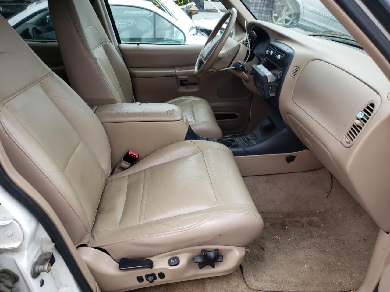 Photo 5 from auction – 2000 FORD EXPLORER E with VIN 1FMZU74E9YZB14995