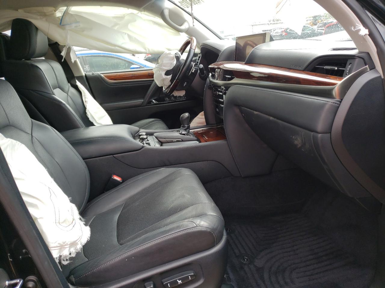 Photo 5 from auction – 2017 LEXUS LX 570 with VIN JTJHY7AX0H4237136